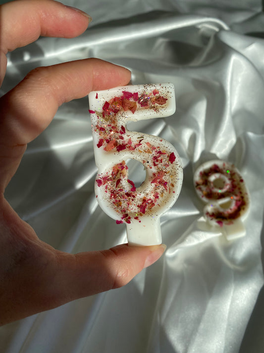 Bougies fleuries chiffres en cire de soja